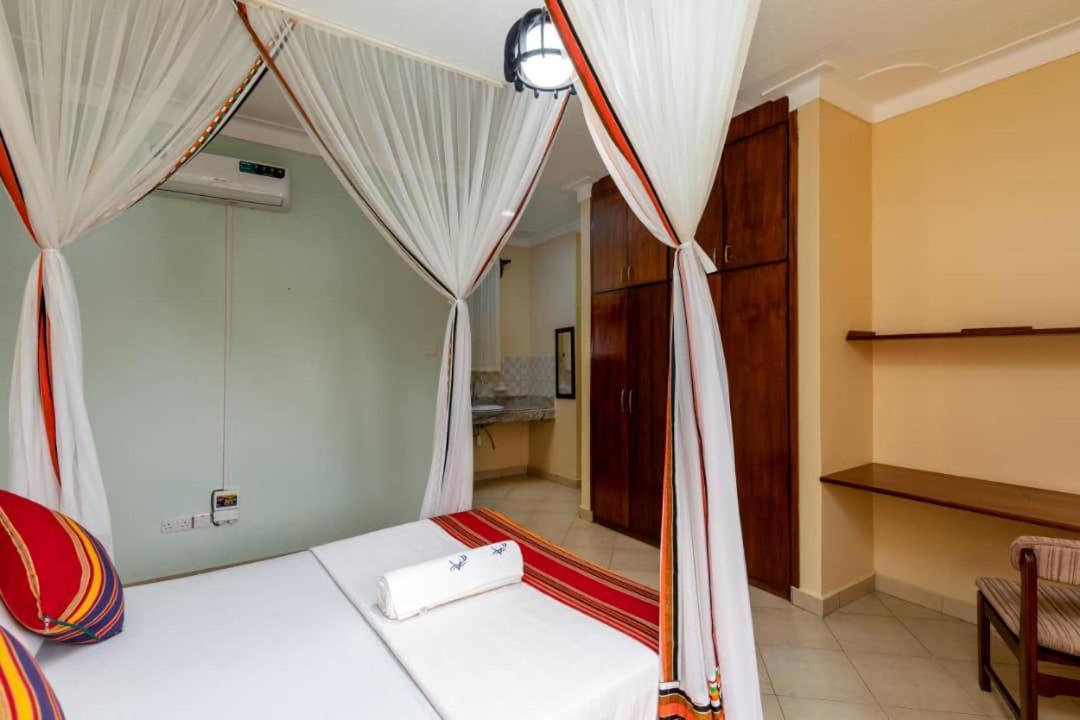 Victoria Breeze Suites, Entebbe Exterior photo